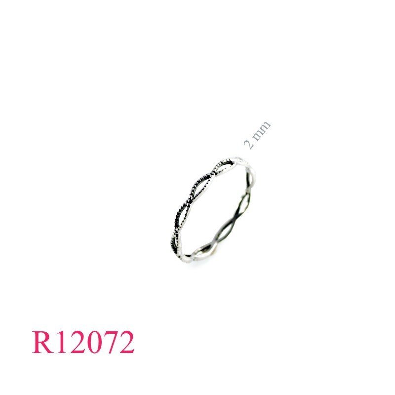 Ring, twist lines design.