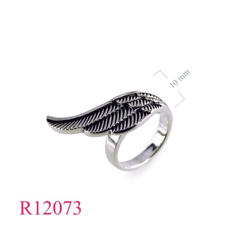 <p>Ring, big wing.</p>