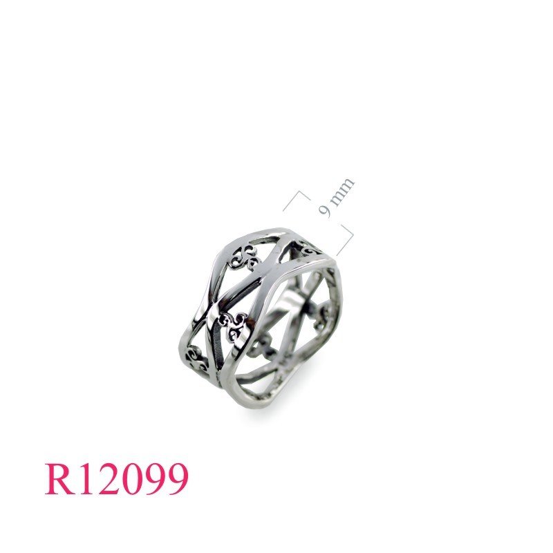 Triskelion Ring, Triskelions in wavy lines design.