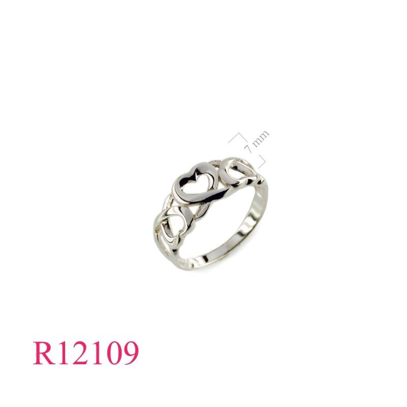 Ring, 3 opened hearts.