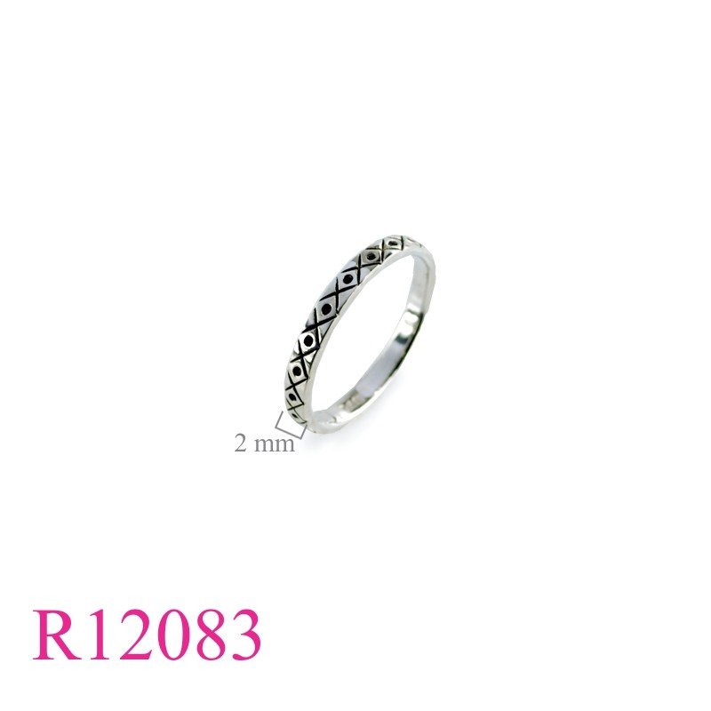 Band Ring, diamond and dot design.