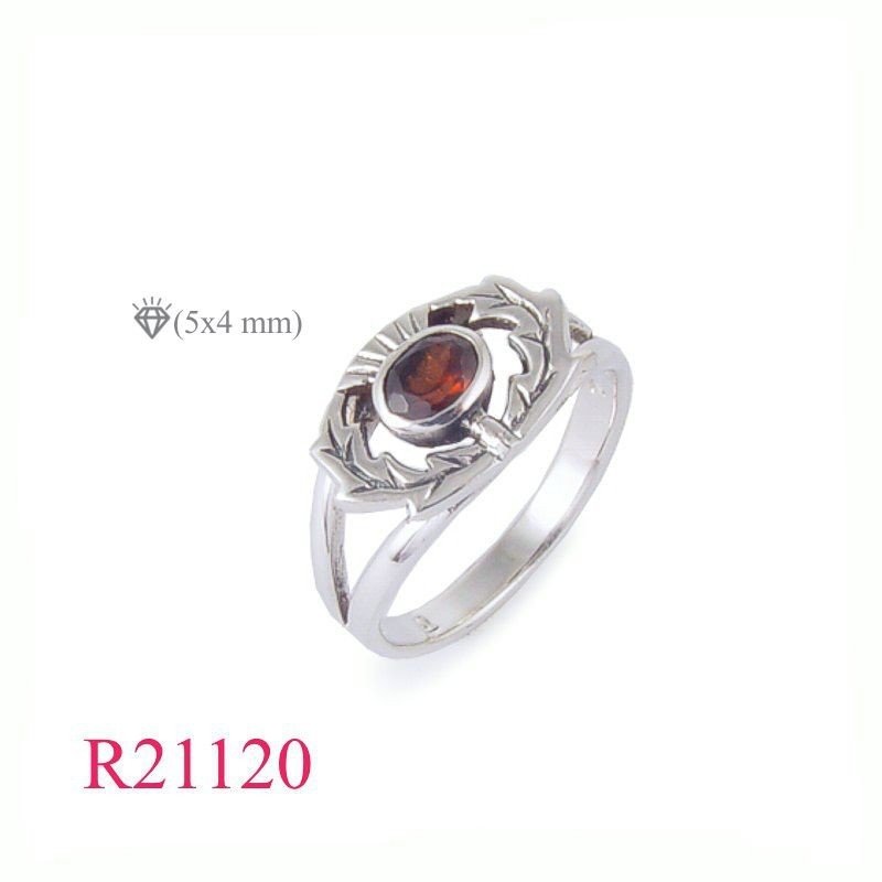 Ring, oval Thistle with oval Real Gernet stone.