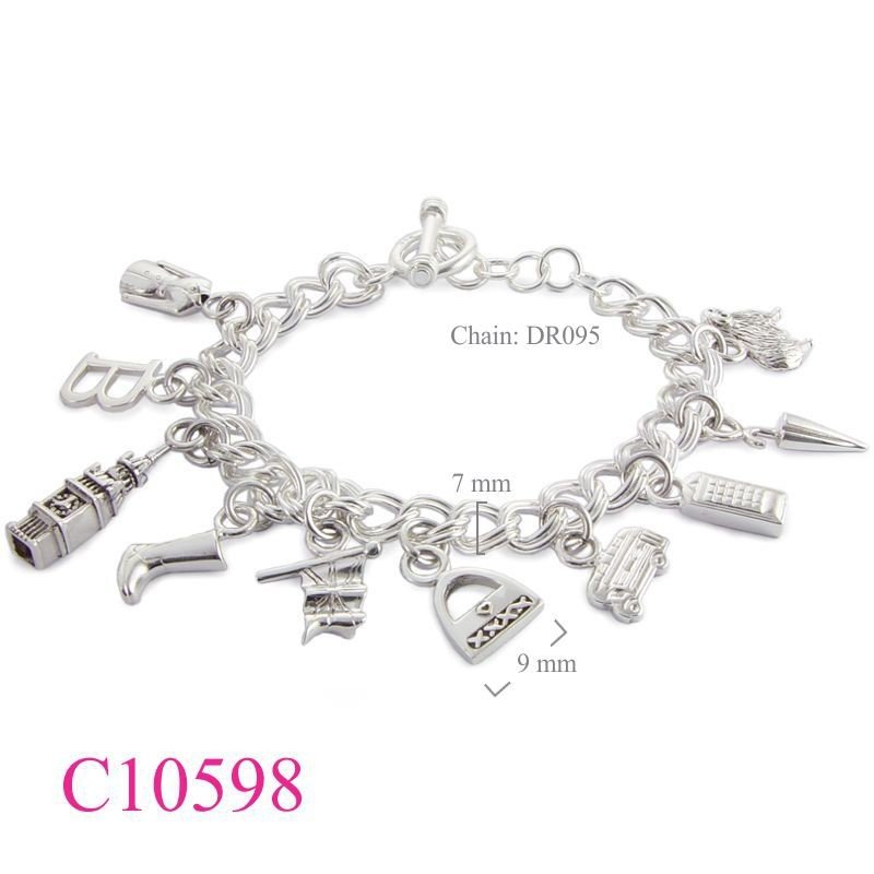 traveling England Bracelet with double twist round chain.