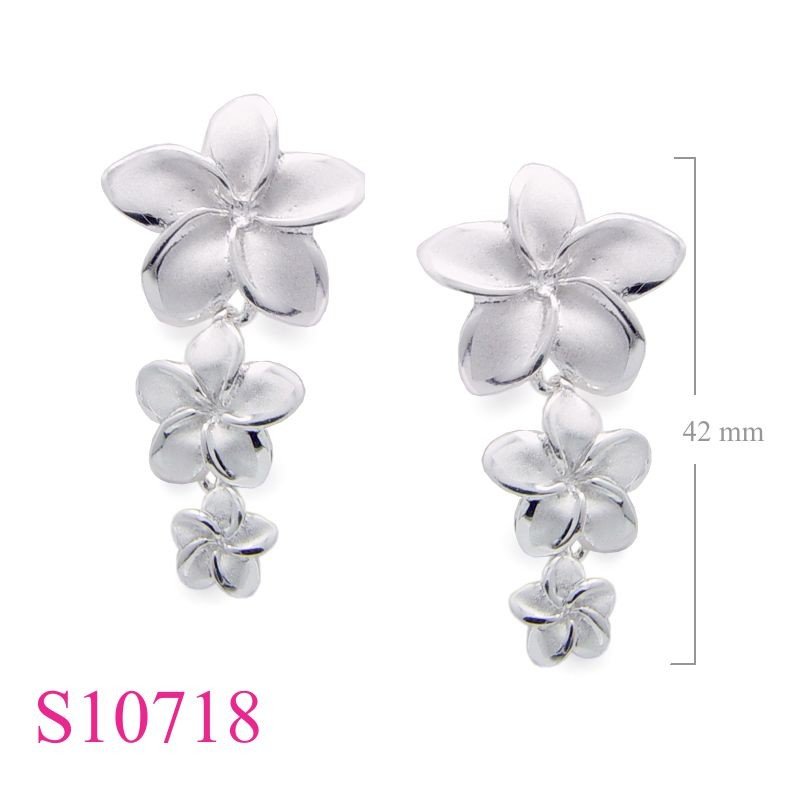 Earrings, 3 sand brust champac flowers.