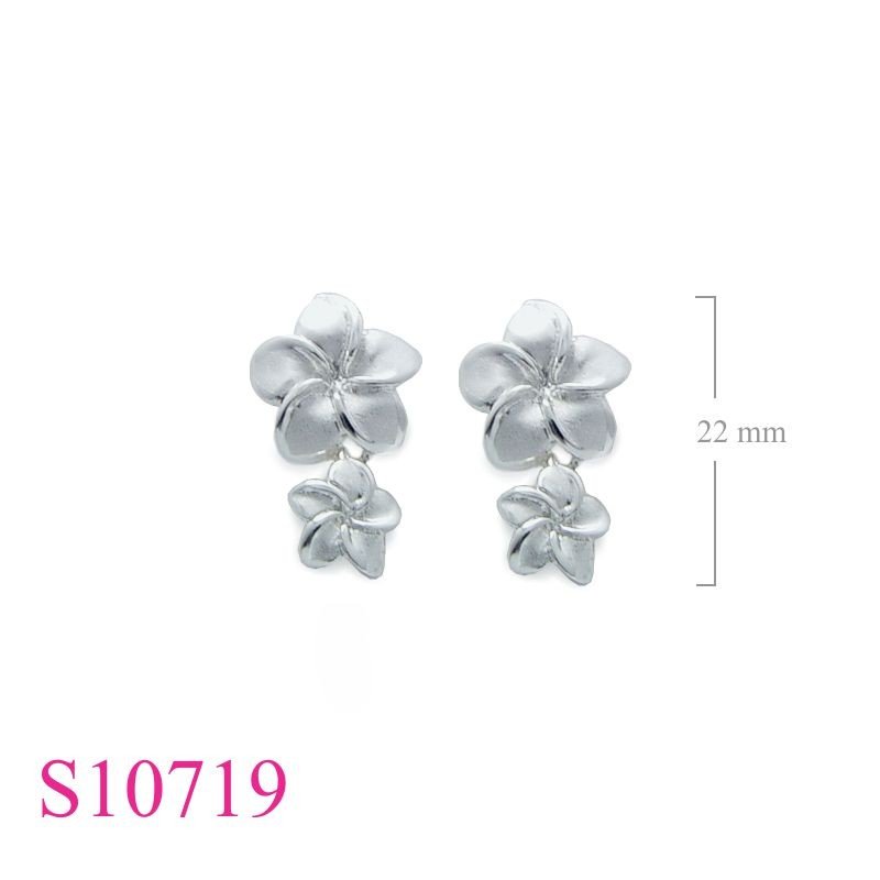 Earrings, 2 sand brust champac flowers.