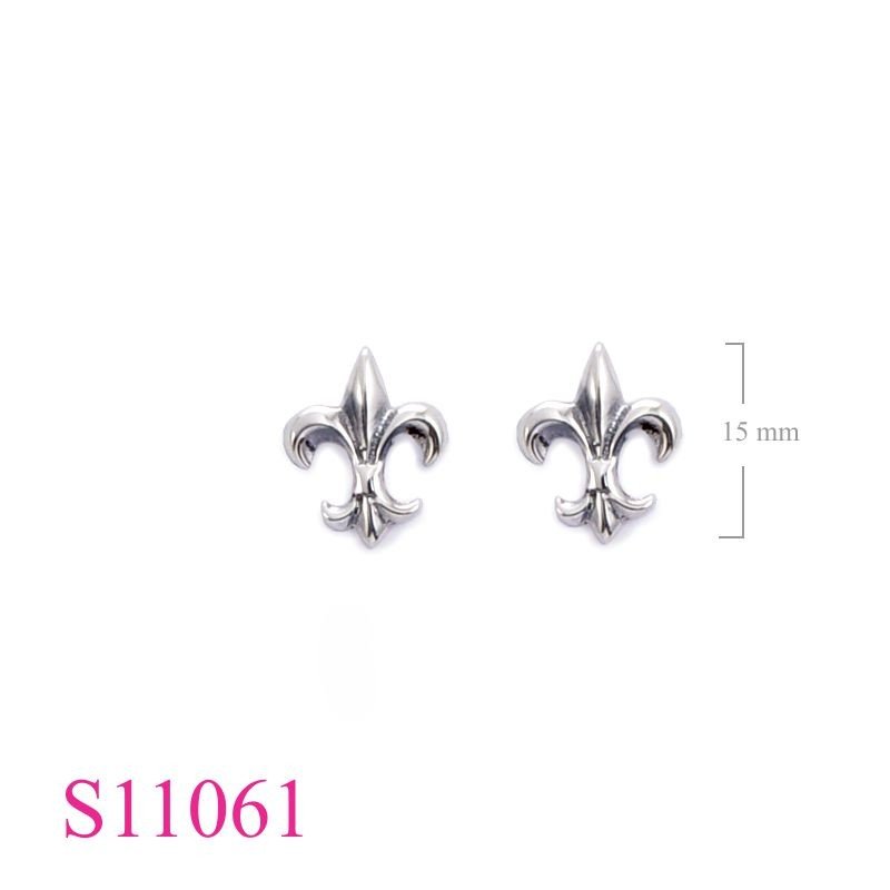Earrings, Fleur de lis.