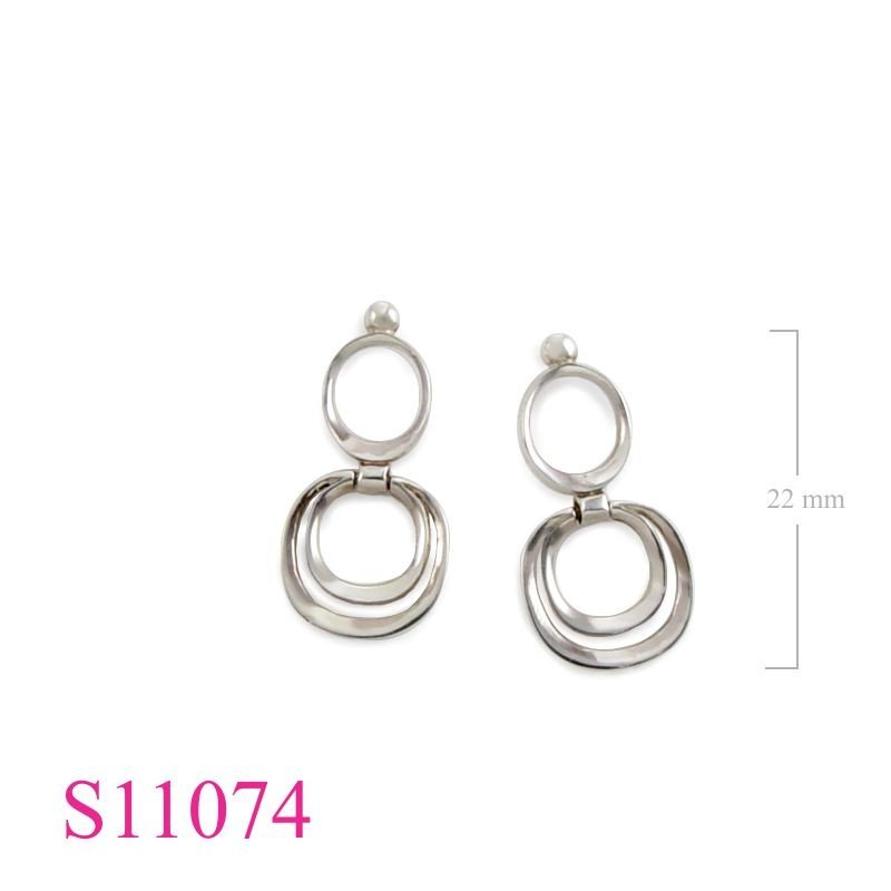 Earrings, 2 lines square.