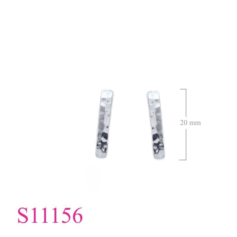 Earrings, hamered curve bar.