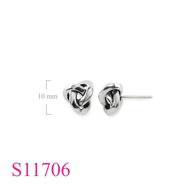 Earrings, triple hoops.