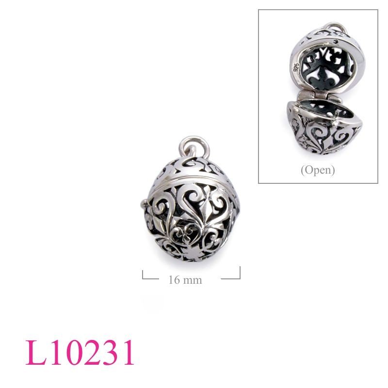 Filigree Locket, open filigree egg.