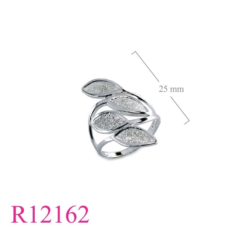 Ring, 4 leaves with diamond studded surface.