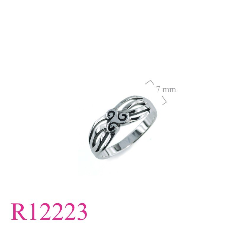 Triskelion Ring.
