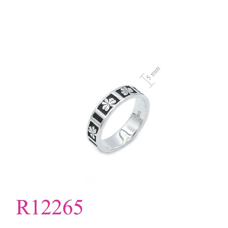 Band Ring, 5.5mm Shanrocks design.
