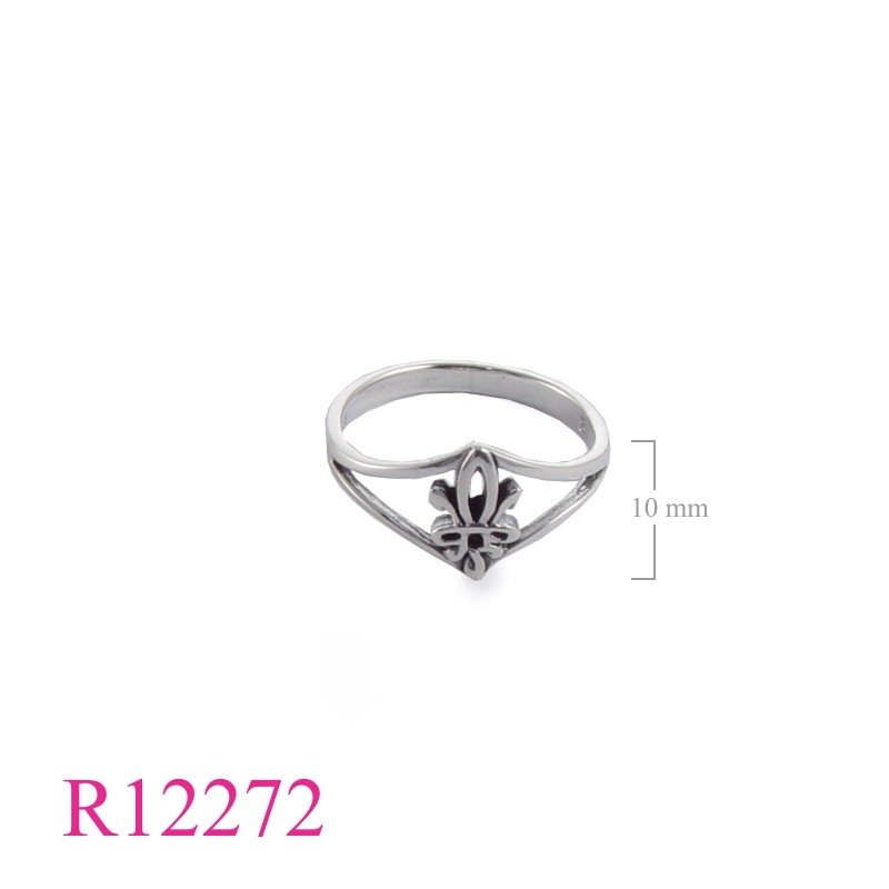 Ring, cut out Fleur de lis.