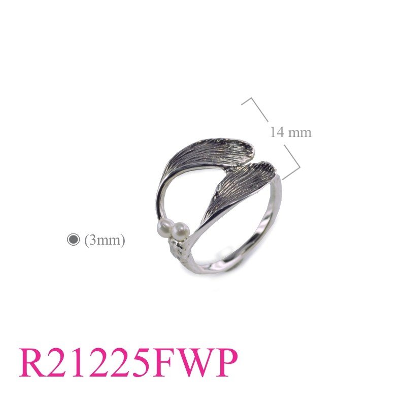 Ring, mistletoe with Fresh water Pearl.