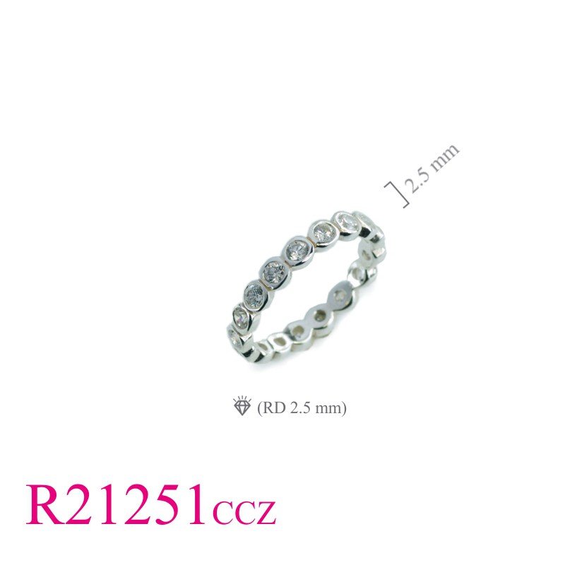 Ring, 2.5mm round CCZs around.