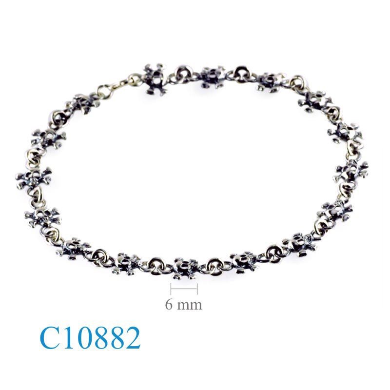 Bracelet, small pirate skulls.