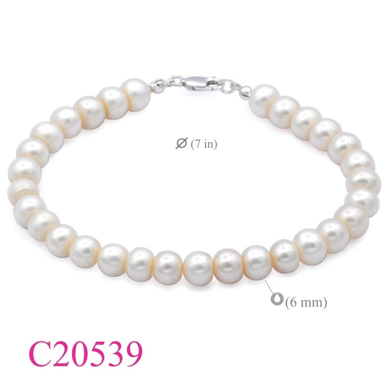 <p>Bracelet, 7 inches Fresh Water Perls.</p>