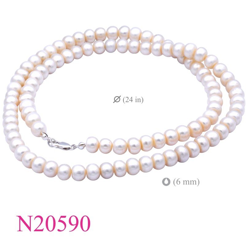<p>Necklace, 24 inches Fresh Water Perls.</p>