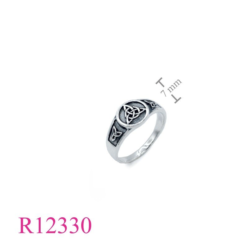 Ring, Trinity in round.