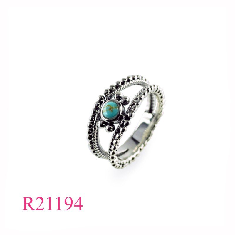 Ring, dots line design with round stone.