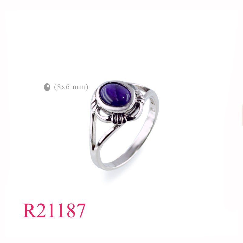 Ring, classic design with oval Real Amethyst cabochon stone.