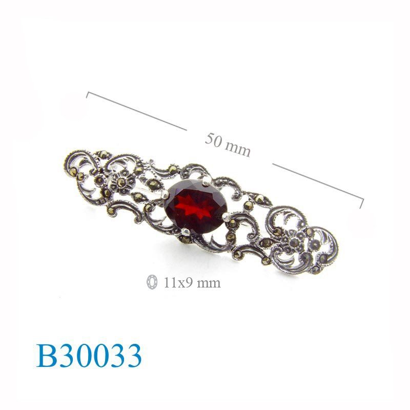 Brooch, marcasite 11x9mm oval Real Garnet stone.