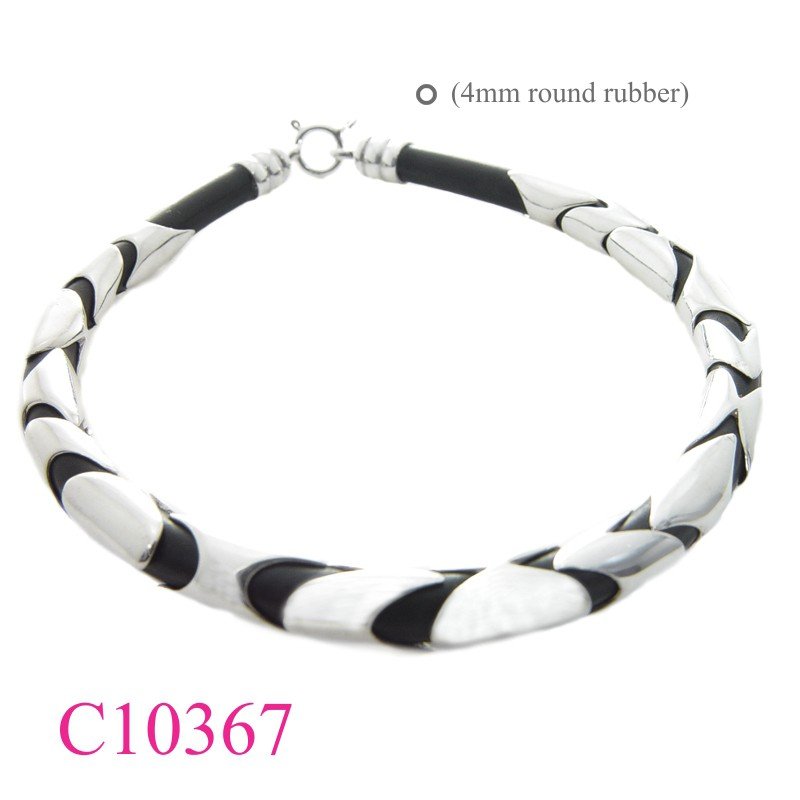 Bracelet, 21 cm. 4mm round rubber with silver pieces full line.