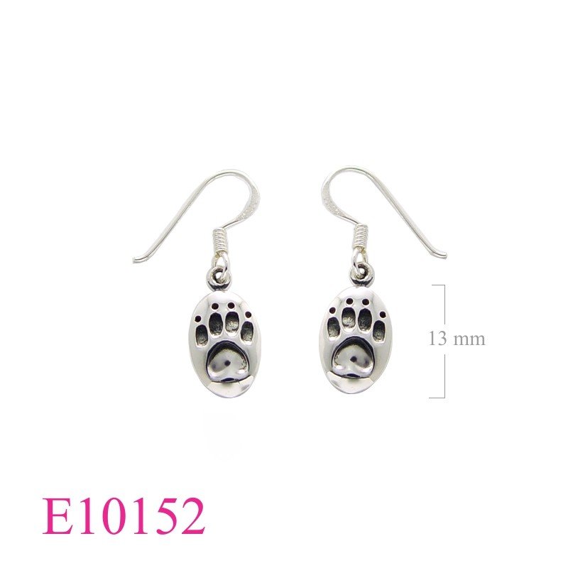 <p>Earrings, tiger footprint.</p>