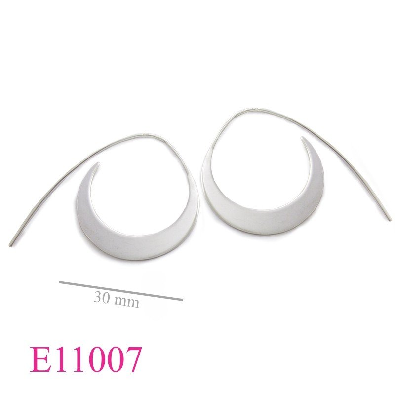 Earrings, flat curve.