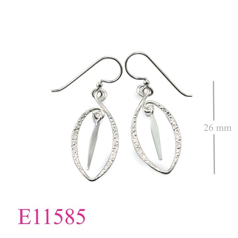 Earrings, wire oval.