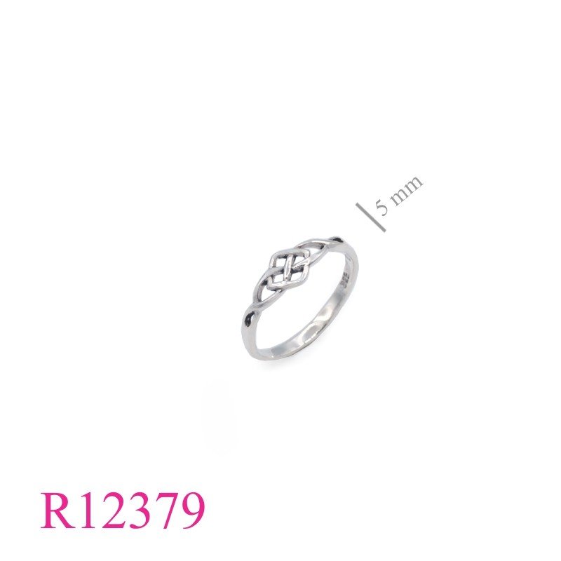 <p>Ring, an interwoven rectangle.</p>