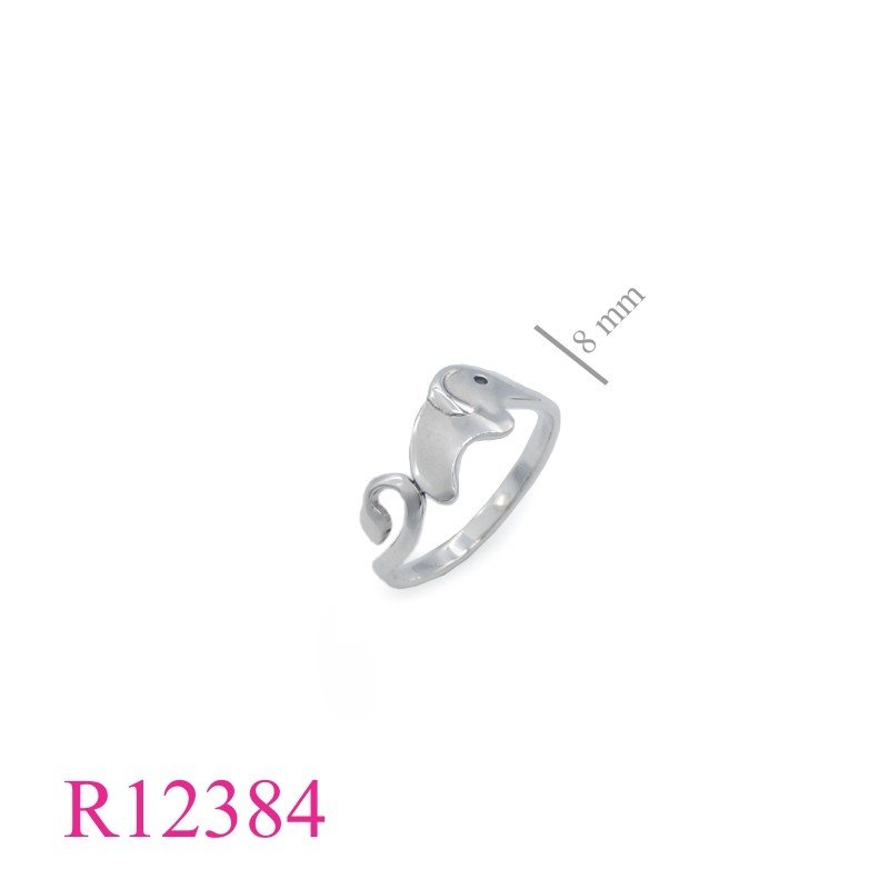 <p>Ring, an elephant.</p>