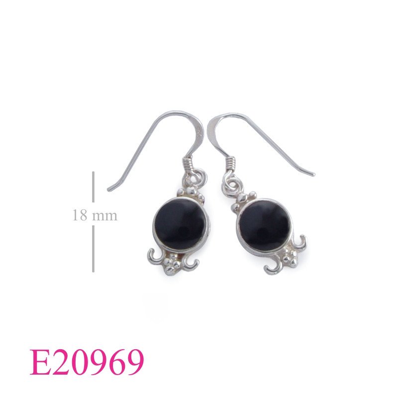 Earrings, round.