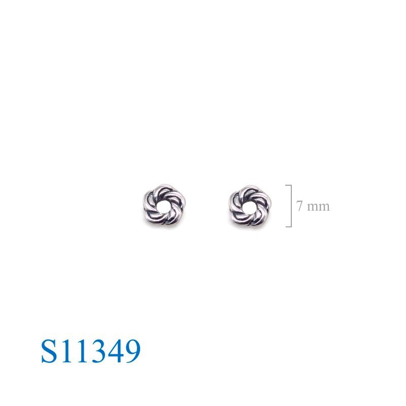 Earrings, flower shape.