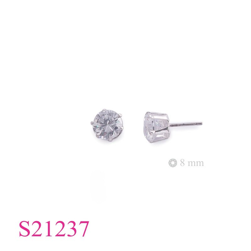 <p>Earrings, 8mm round 6 prongs.</p>