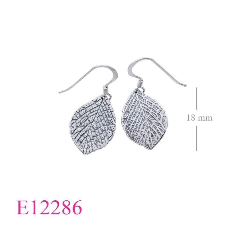 <p>Earrings, leaf.</p>