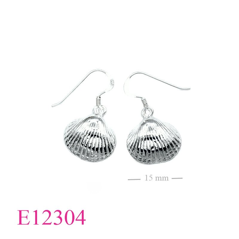 <p>Earrings, clam.</p>