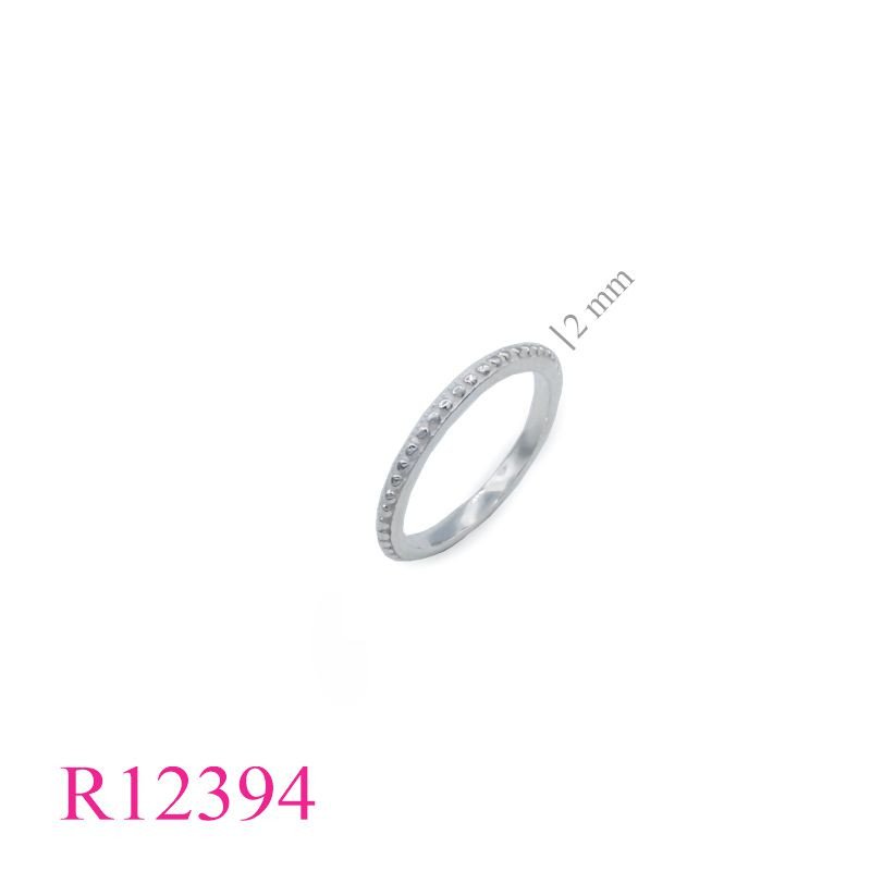 <p>Ring, 2.2mm dots band.</p>
