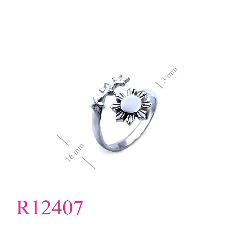 <p>Ring, flower and 3 stars.</p>