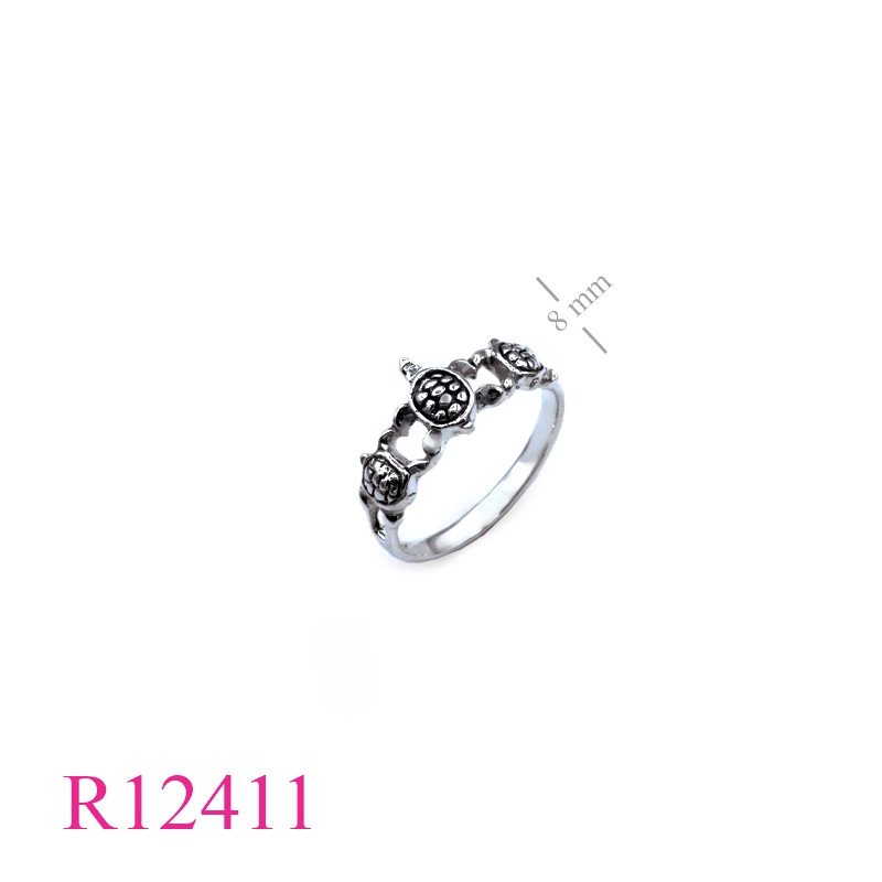<p>Ring, 3 turtles.</p>