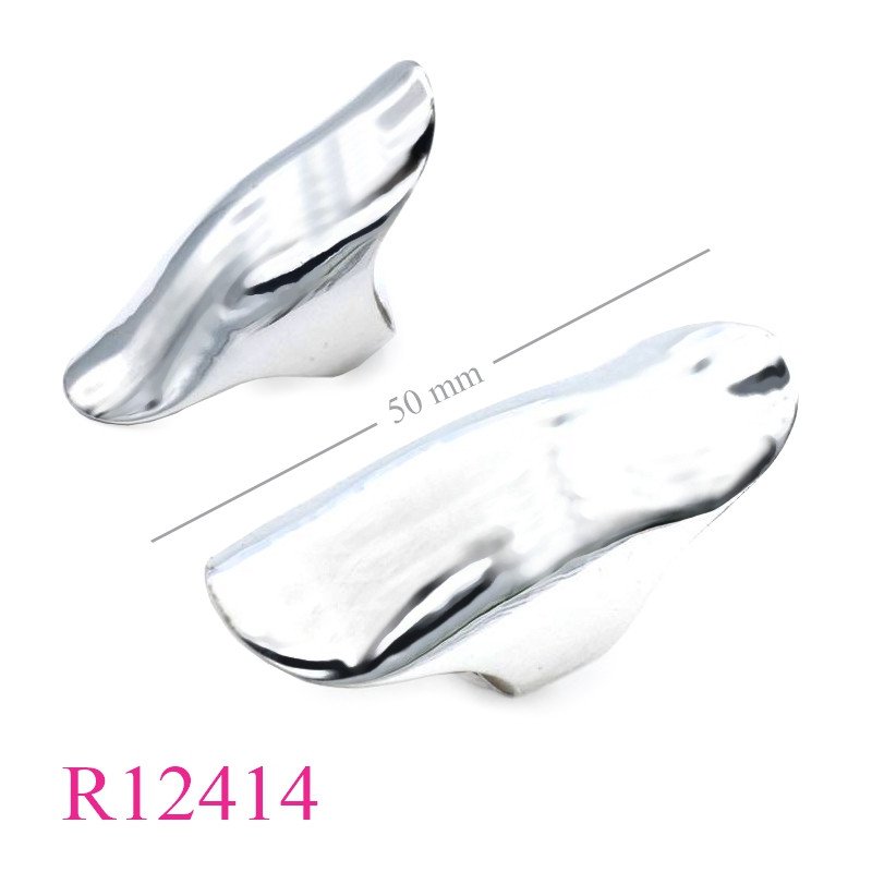 <p>Ring, big oval plain design</p>