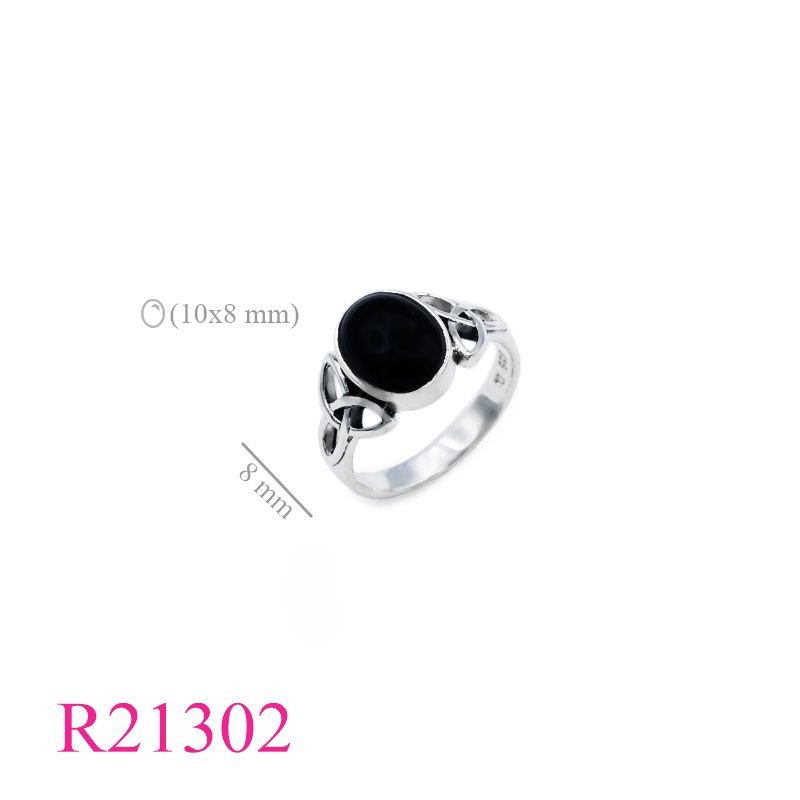 <p>Stone Ring, Trinities with oval Onyx.</p>