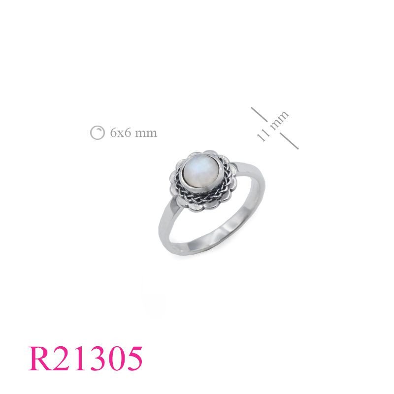 <p>Stone Ring, Sun with round Moonstone.</p>