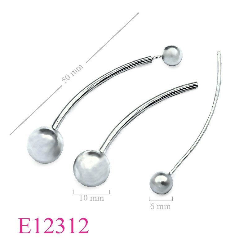 <p>Earrings, 2 balls.</p>