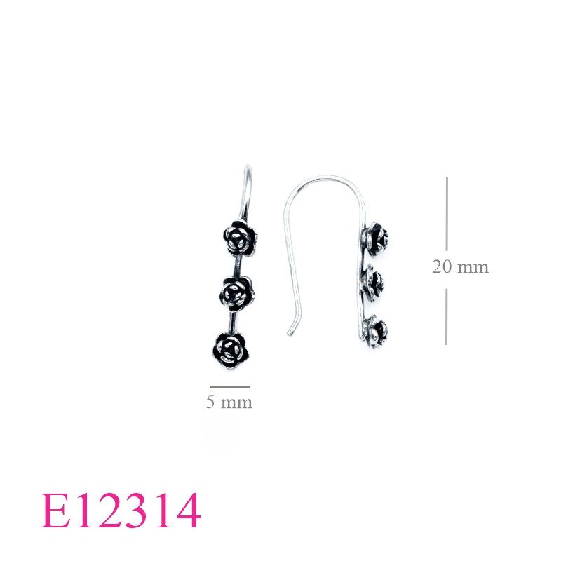 <p>Earrings, 3 roses.</p>