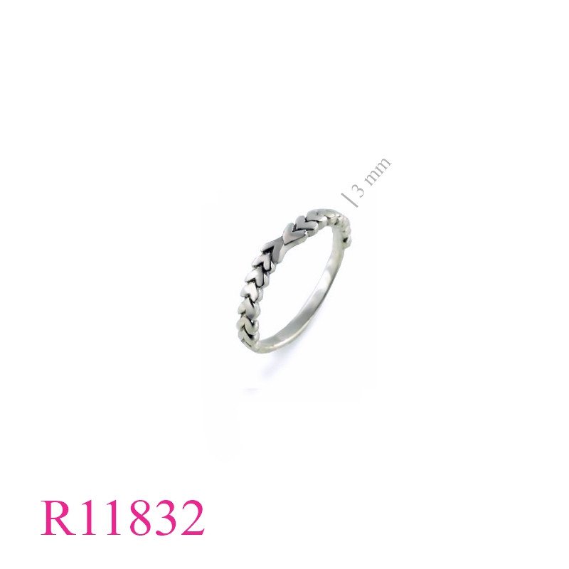<p>Ring, small hearts line.</p>
