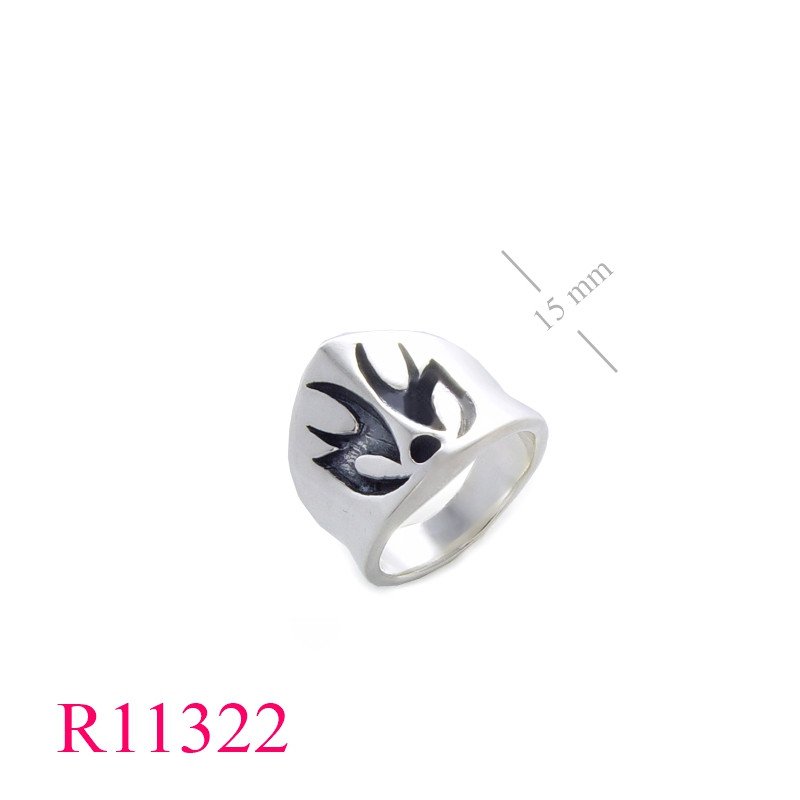 <p>Ring, wing design.</p>