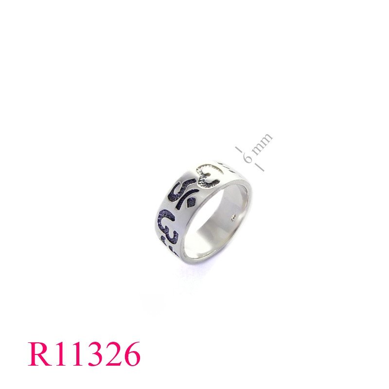 <p>Band Ring, Om.</p>