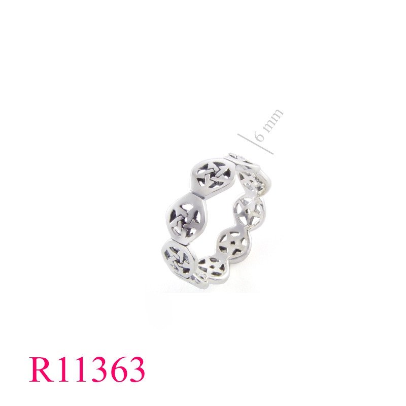 <p>Ring, stars in circles.</p>